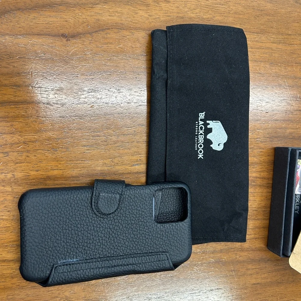 NEW Cooper iPhone 11 Pro Folio Wallet, Pebble Black